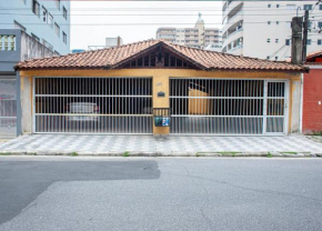 Casa aconchegante c churrasqueira a 400m da praia
